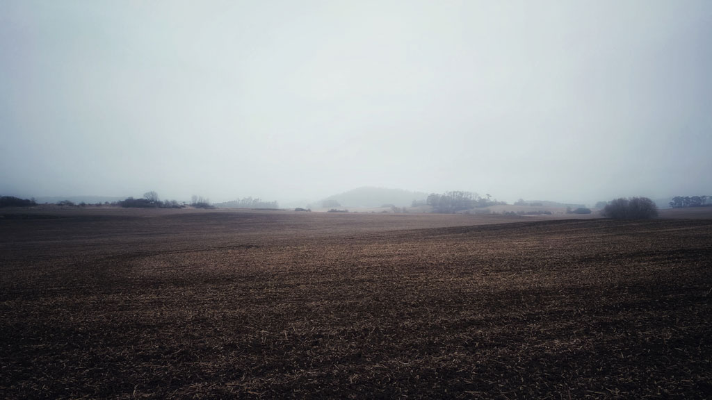Hovory s tou, co překročila čas. Aneb o nás, o smutku, bolesti a naději.